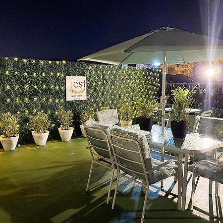 Nest Fort Bgc Makati City Kültér fotó