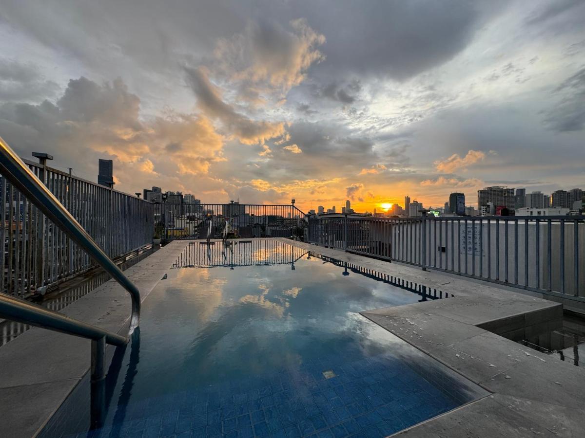Nest Fort Bgc Makati City Kültér fotó